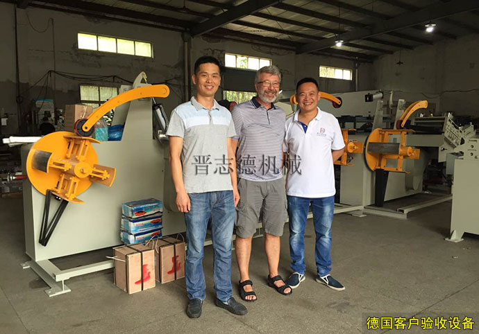 德國客戶驗(yàn)收送料機(jī)設(shè)備